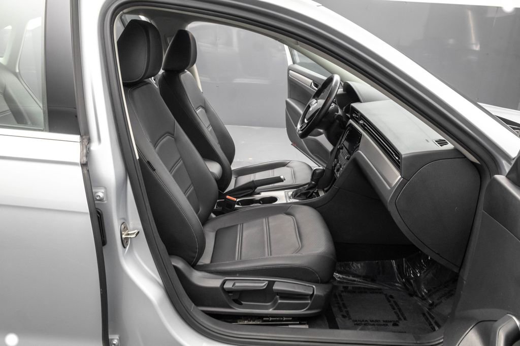 Used 2020 Volkswagen Passat 2.0T SE image 32