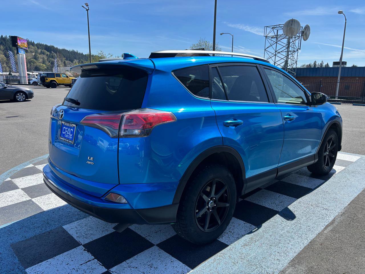 Used 2018 Toyota RAV4 LE w/ All Weather Liner Package AWD/4WD image 5