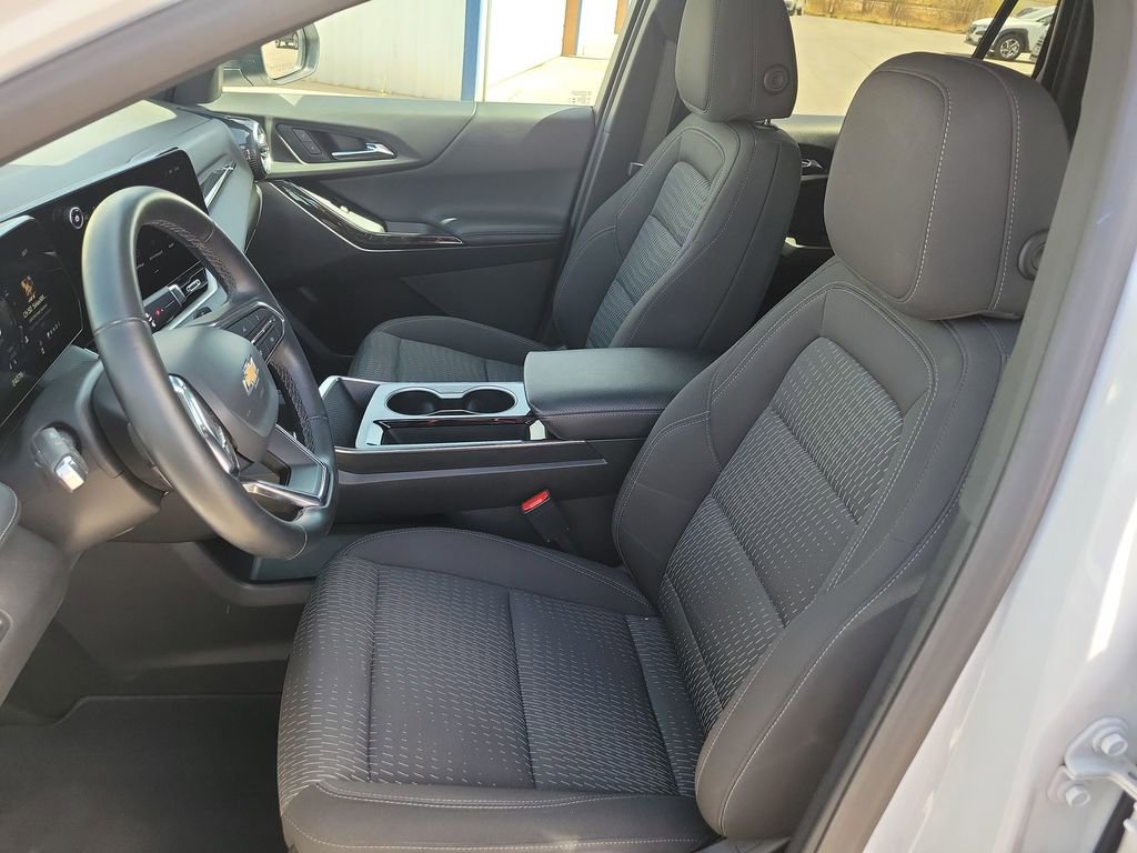 Used 2025 Chevrolet Equinox LT image 16