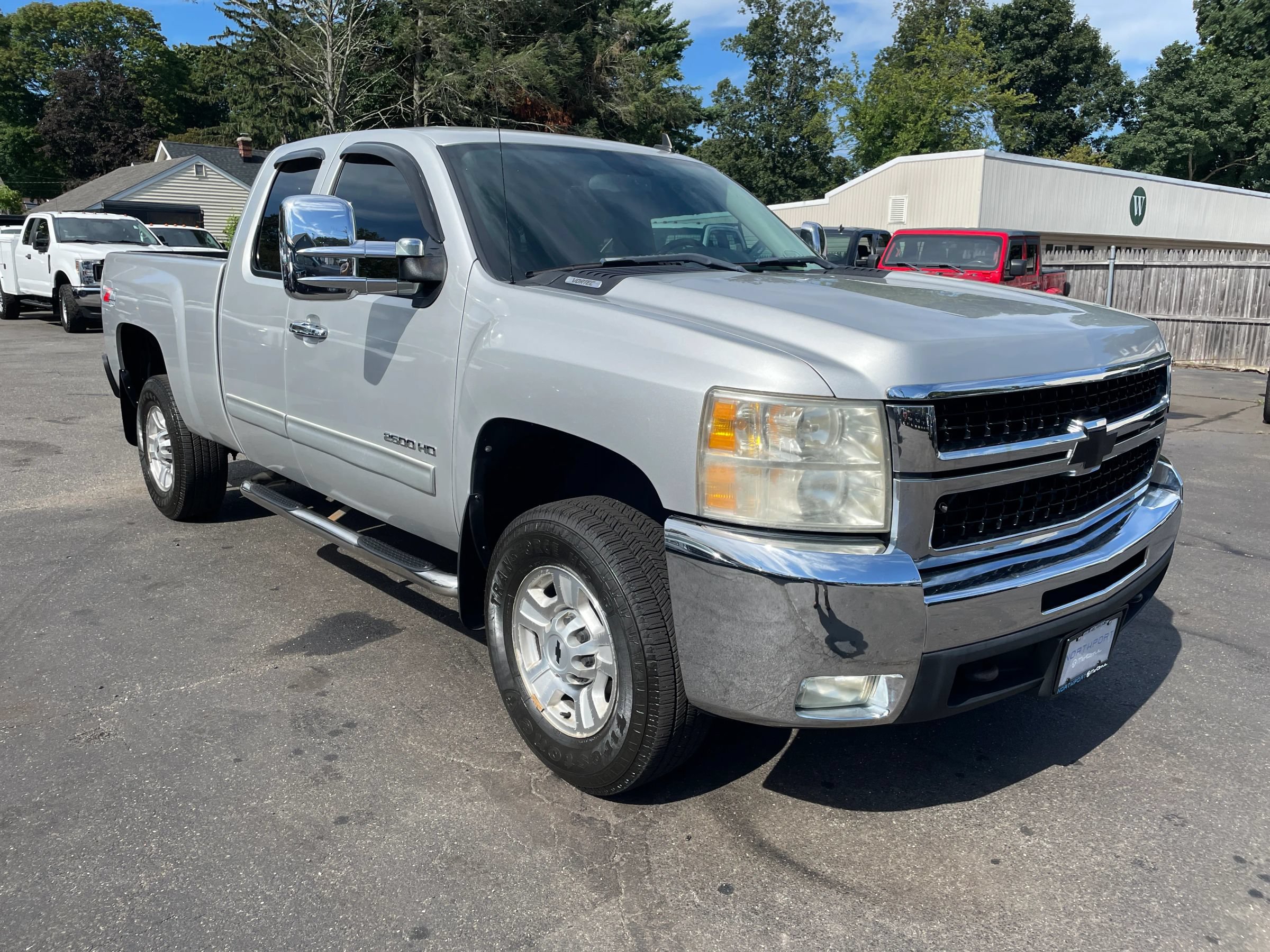 Used 2010 Chevrolet Silverado 2500 LT w/ Interior Plus Package AWD/4WD image 7
