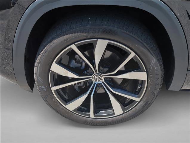 Used 2024 Volkswagen Atlas Cross Sport SEL Premium R-Line AWD/4WD image 25