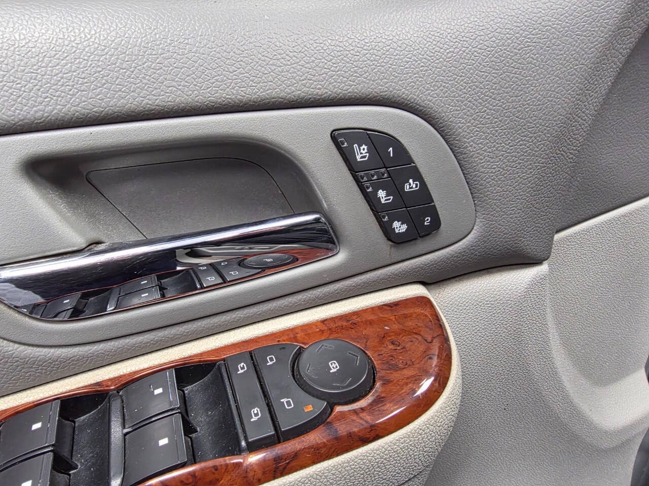 Used 2011 Chevrolet Avalanche LTZ RWD image 17