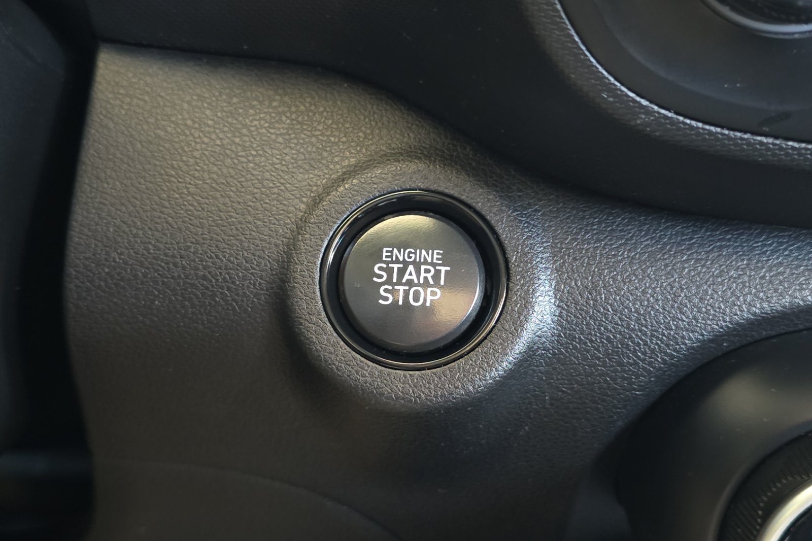 Used 2025 Hyundai Venue SEL FWD image 22