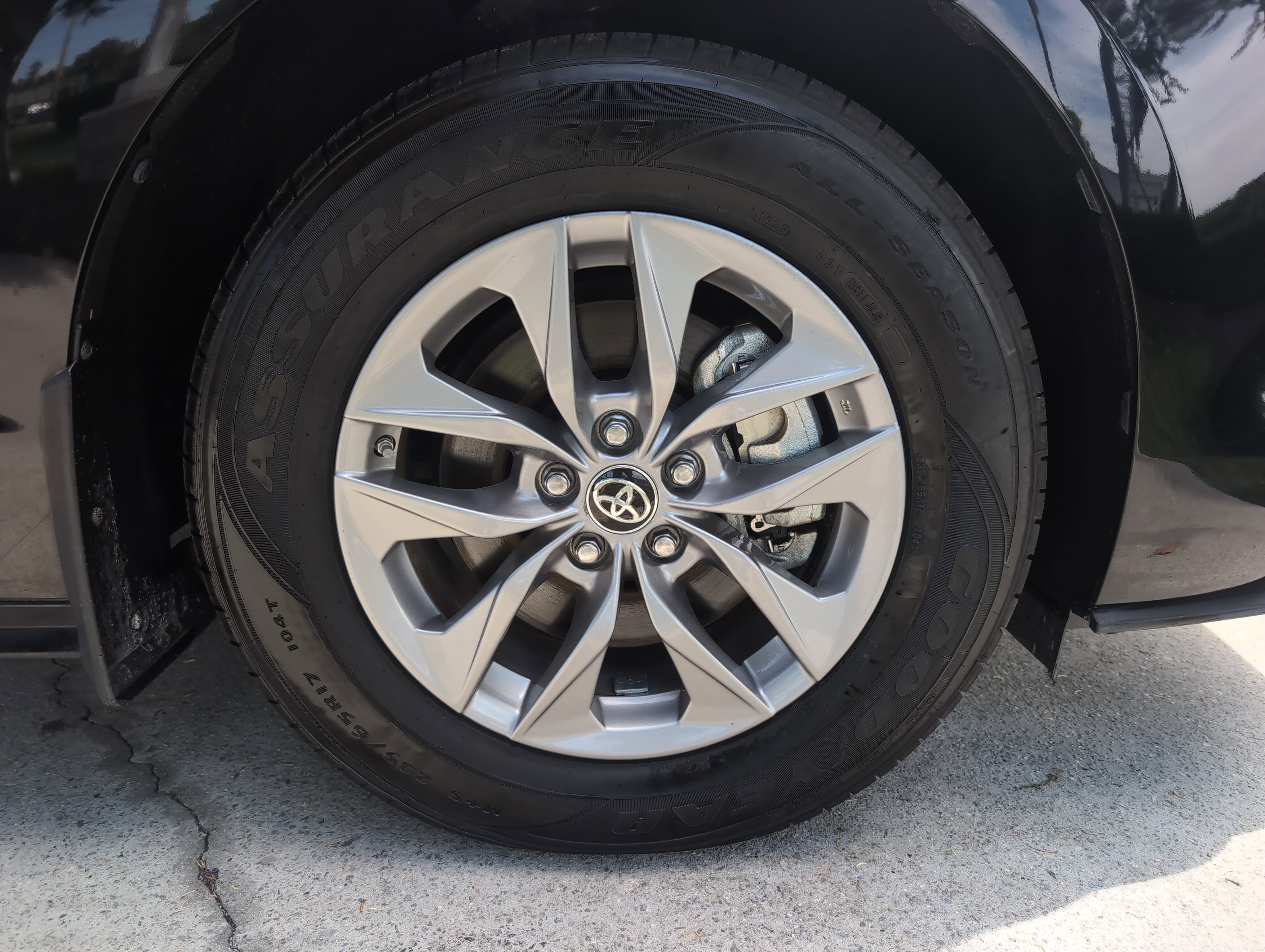 Certified 2023 Toyota Sienna XLE FWD image 13