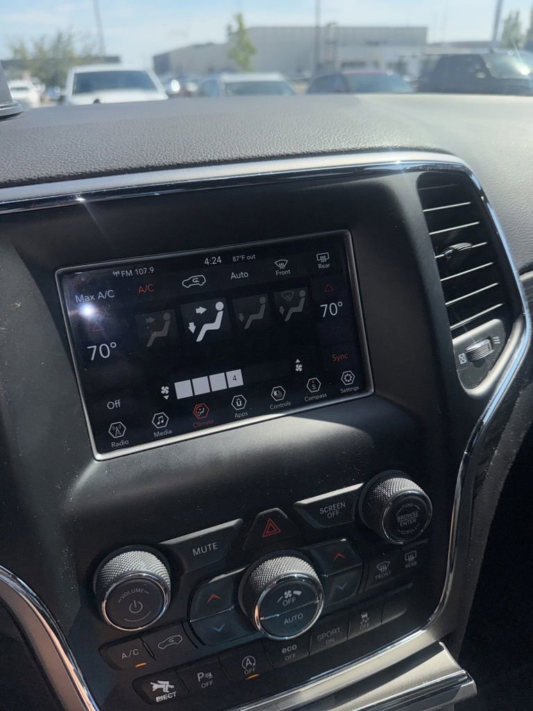 Used 2021 Jeep Grand Cherokee Laredo AWD/4WD image 13