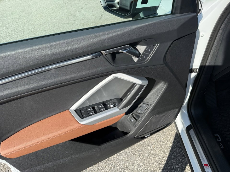 Certified 2025 Audi Q3 2.0T Premium Plus w/ Premium Plus Package image 32