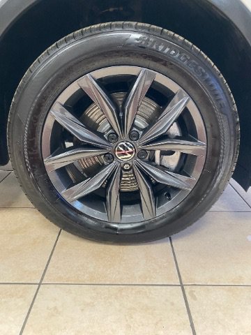 Used 2023 Volkswagen Tiguan SE w/ Panoramic Sunroof Package FWD image 39