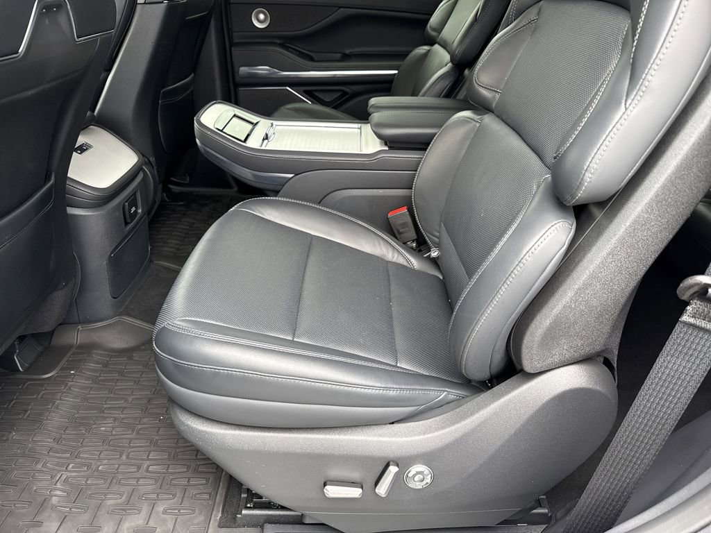 Used 2025 Lincoln Navigator Reserve w/ Jet Appearance Package image 20