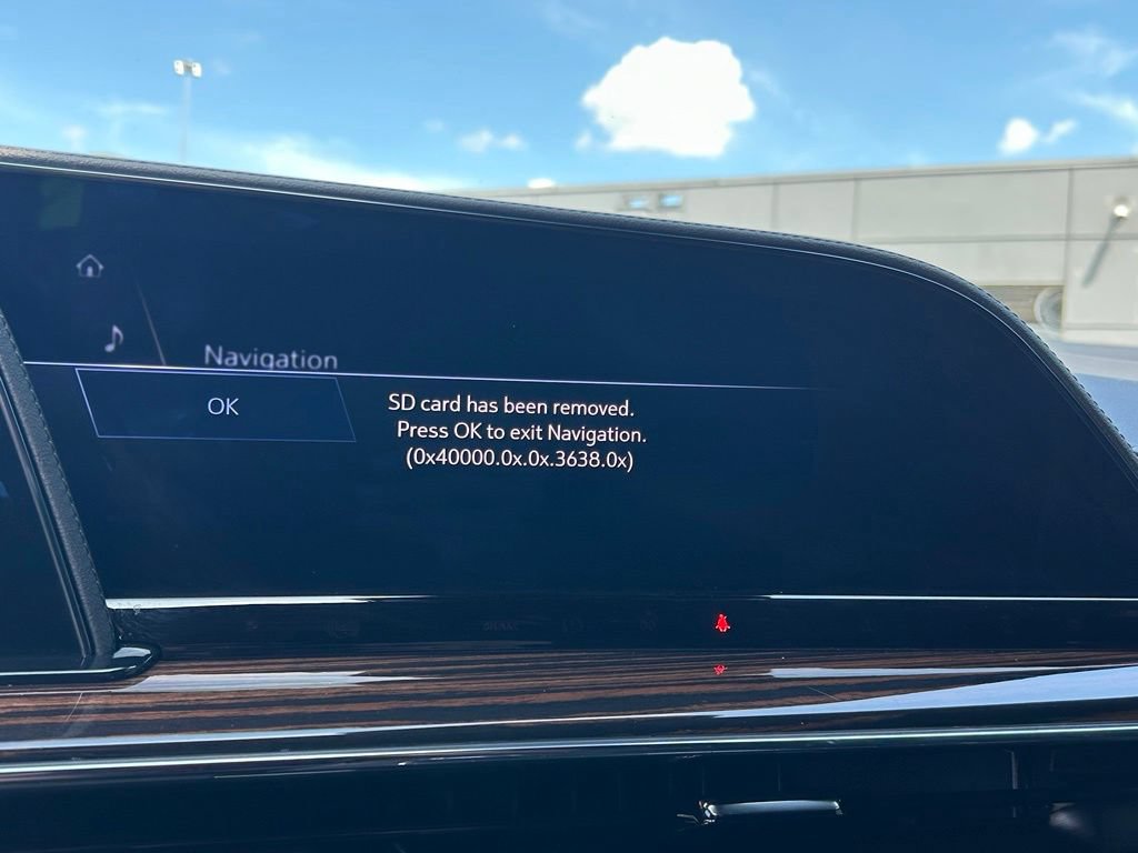 Used 2024 Cadillac Escalade ESV Premium Luxury w/ Performance Package AWD/4WD image 30