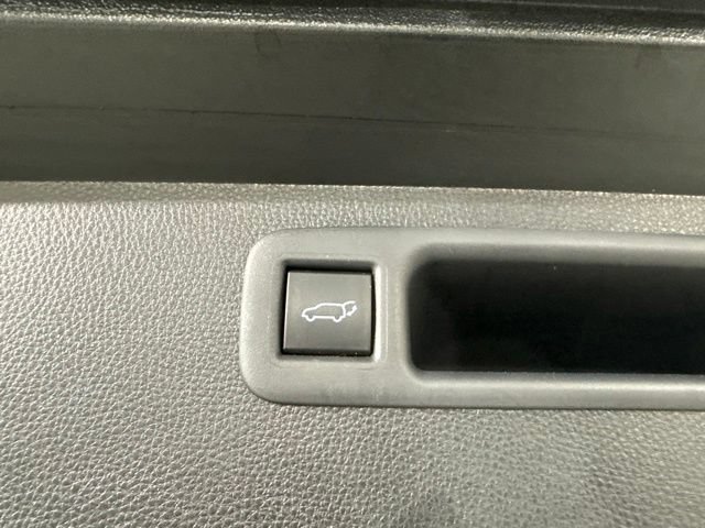 Used 2022 Toyota Highlander XLE AWD/4WD image 14
