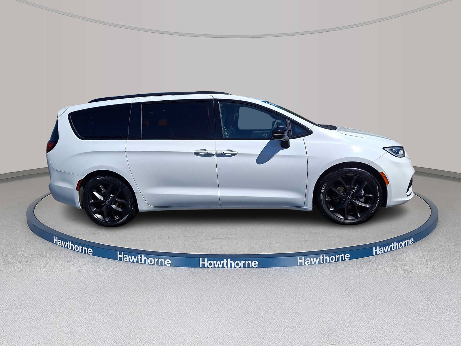 Used 2025 Chrysler Pacifica Limited FWD image 7