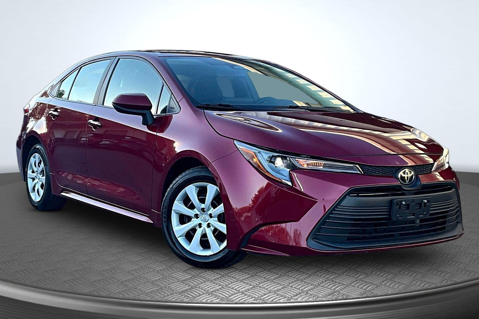 Used 2024 Toyota Corolla LE FWD image 2