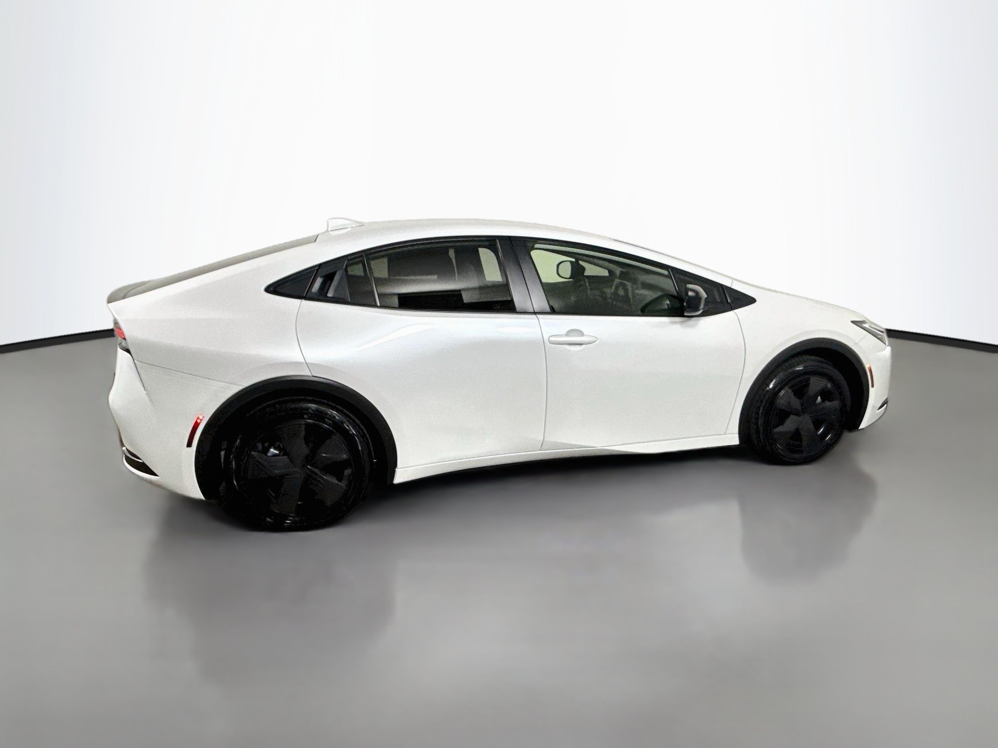 Used 2024 Toyota Prius LE FWD image 8
