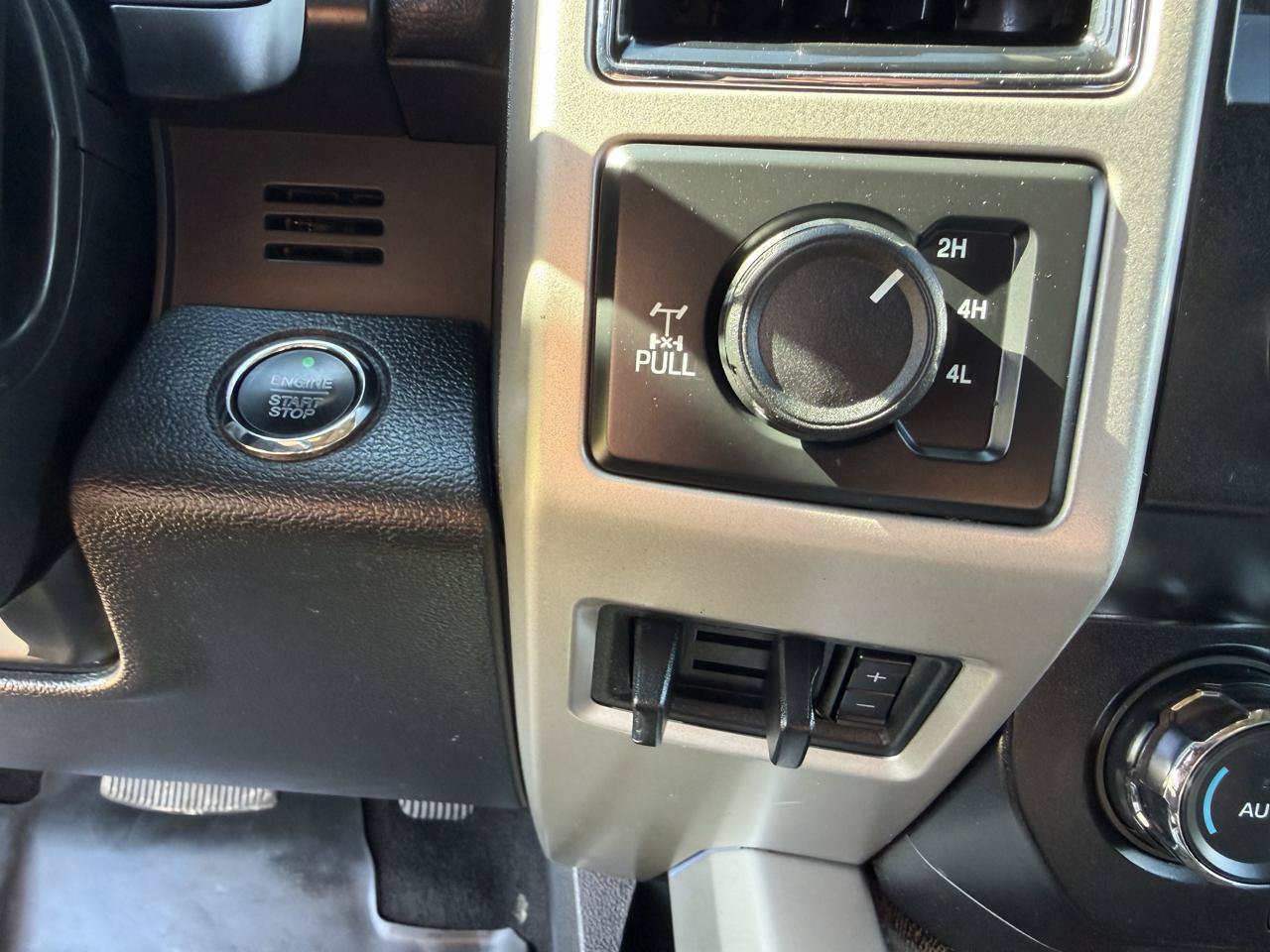 Used 2019 Ford F250 Lariat w/ Lariat Ultimate Package AWD/4WD image 29