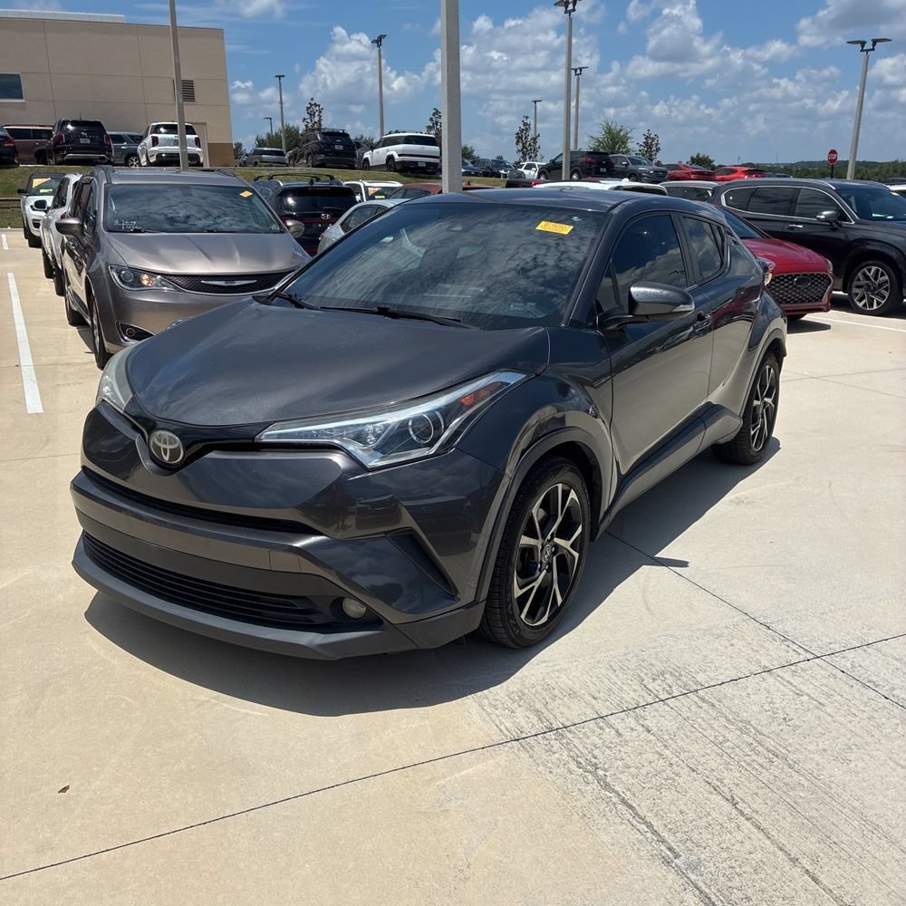 Used 2018 Toyota C-HR XLE FWD image 3