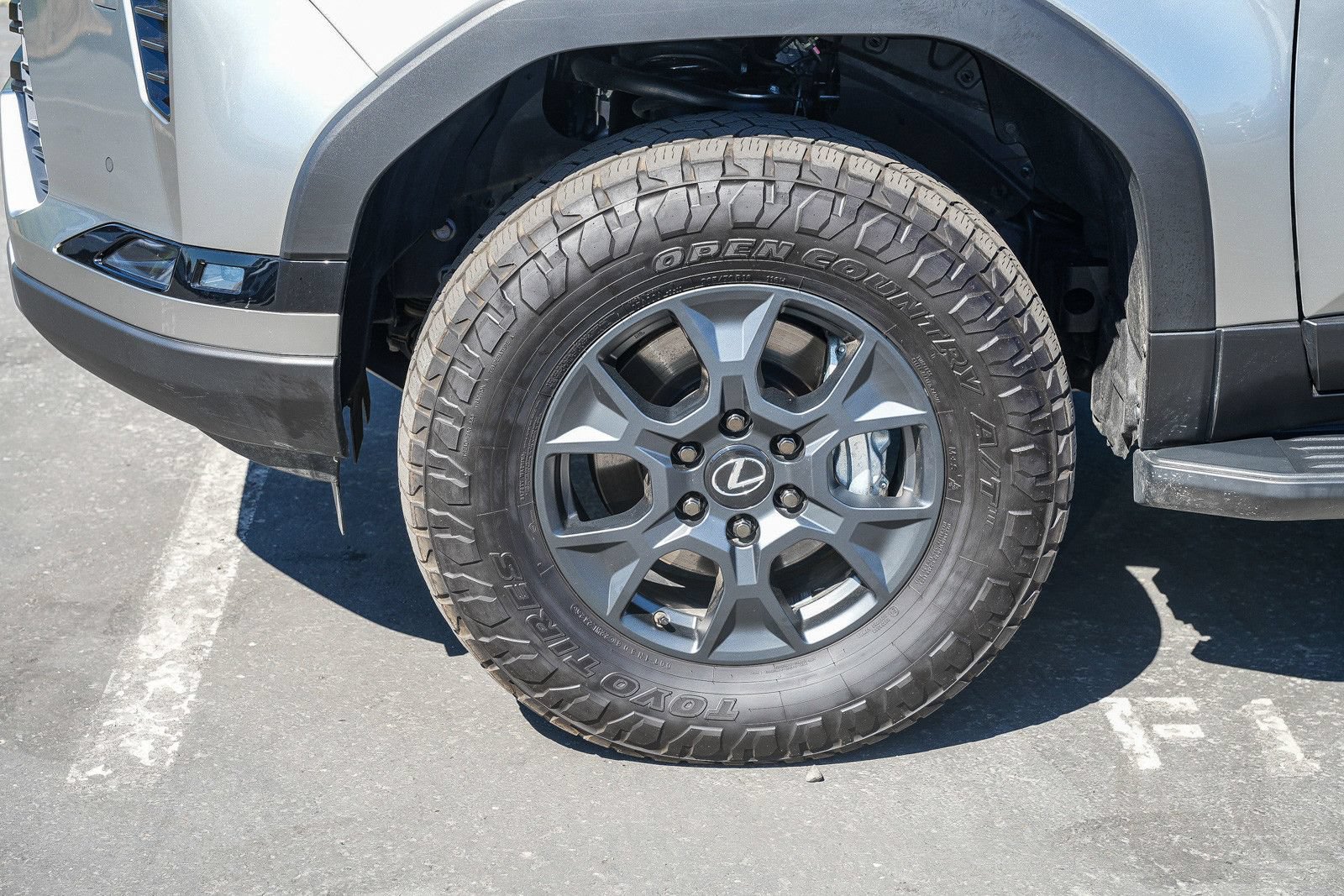 Used 2025 Lexus GX 550 AWD/4WD image 9