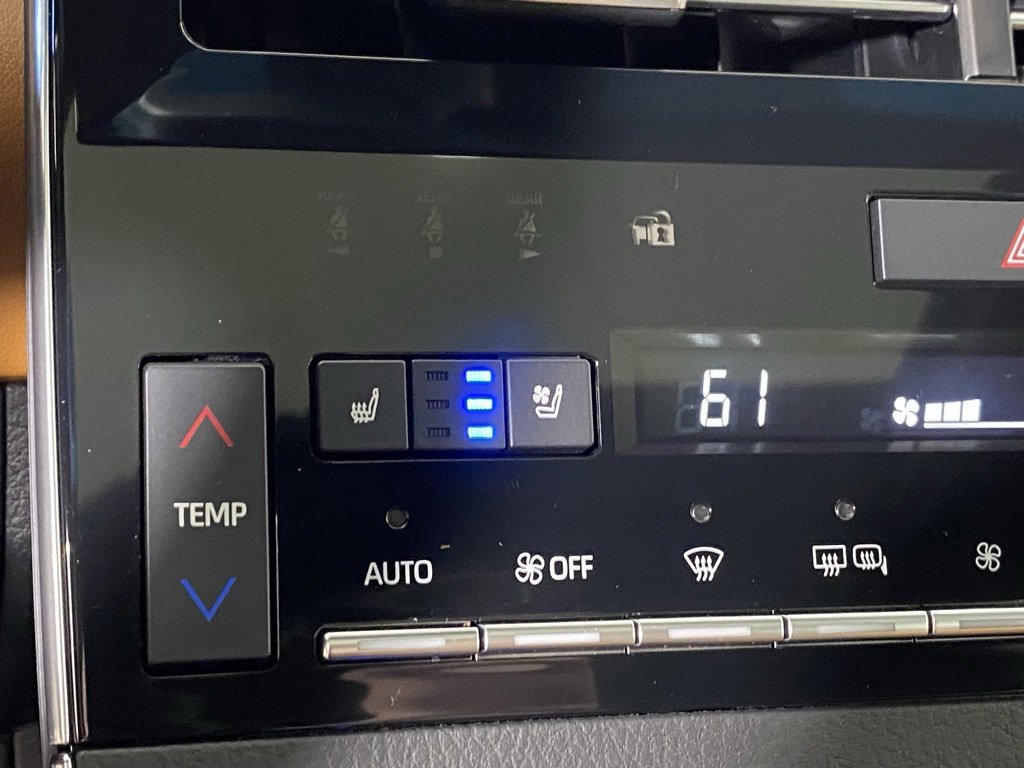 Used 2022 Toyota Avalon Touring image 18