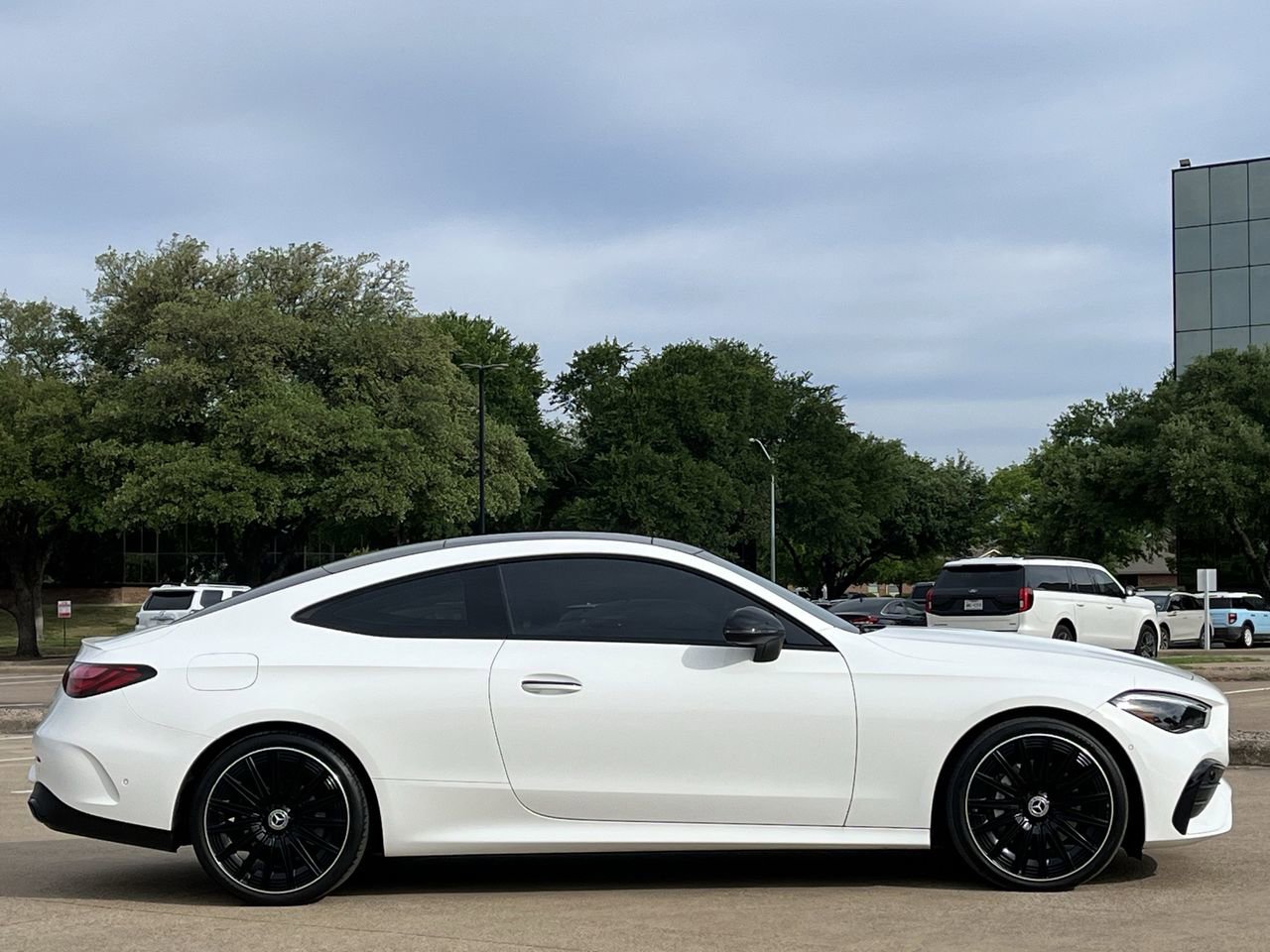 Used 2024 Mercedes-Benz CLE 300 4MATIC Coupe image 3