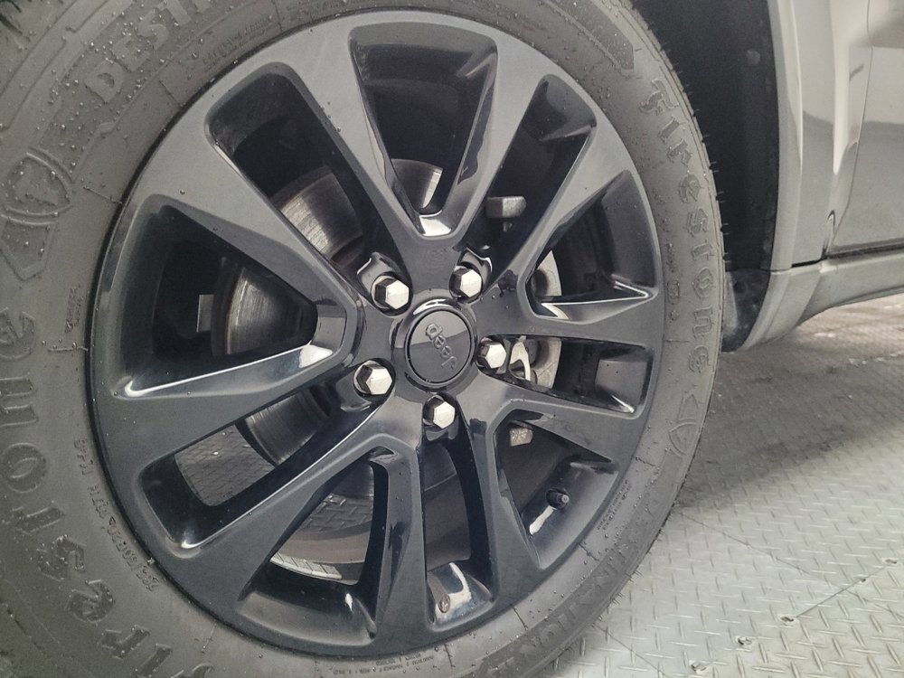 Used 2018 Jeep Grand Cherokee Altitude AWD/4WD image 31