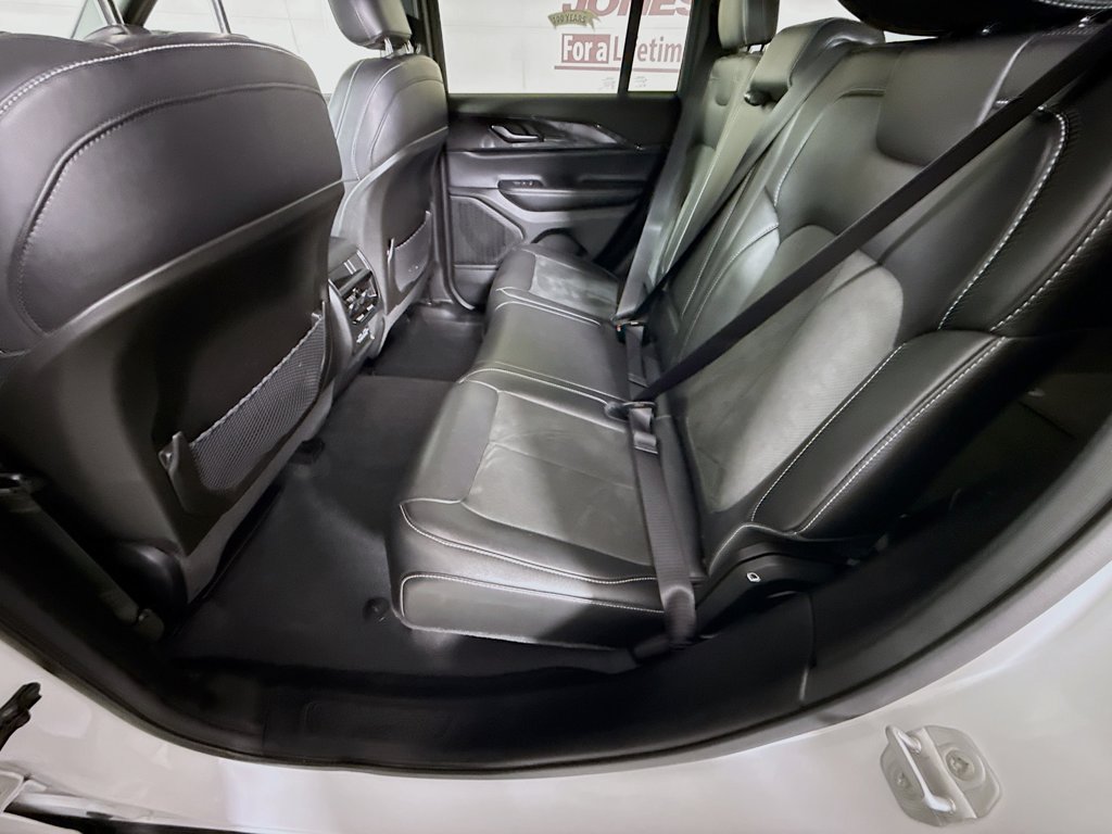 Used 2023 Jeep Grand Cherokee Altitude AWD/4WD image 27