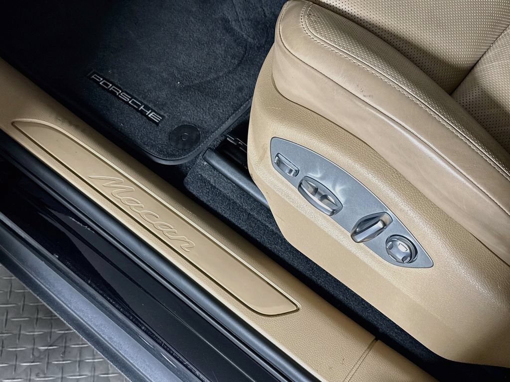 Certified 2024 Porsche Macan AWD/4WD image 24