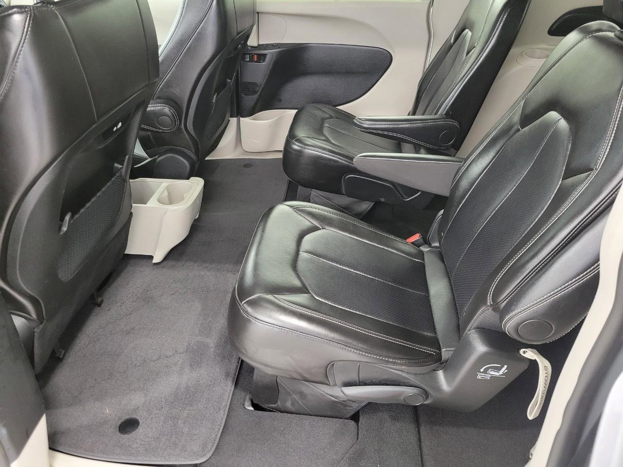 Used 2024 Chrysler Pacifica Touring-L image 20