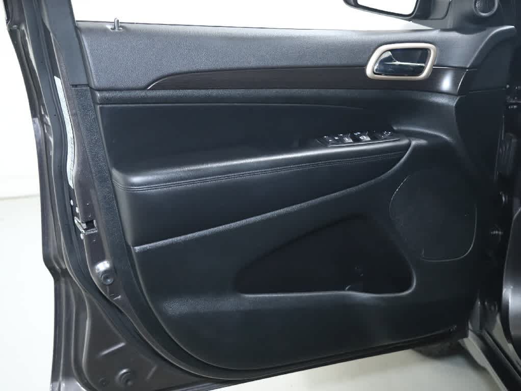 Used 2014 Jeep Grand Cherokee Altitude AWD/4WD image 13