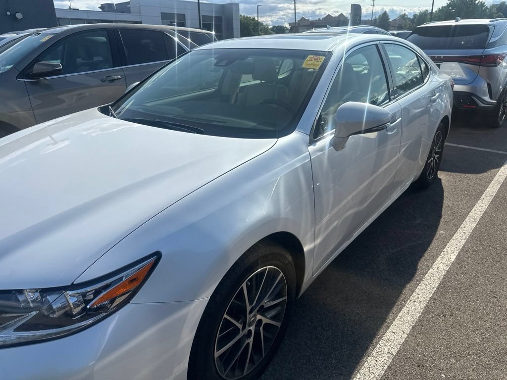 Used 2017 Lexus ES 350 w/ Luxury Package FWD image 22