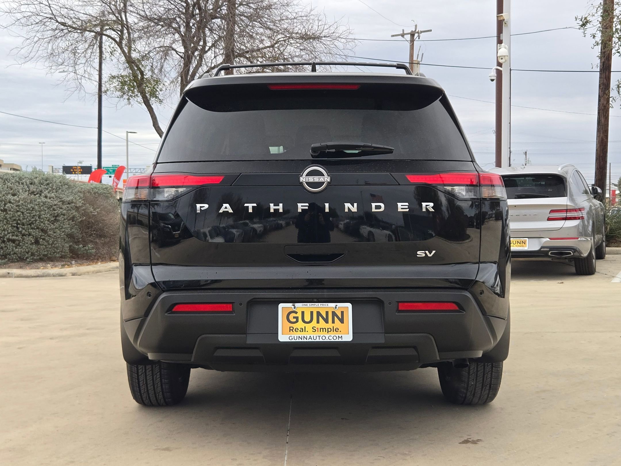 Used 2023 Nissan Pathfinder SV image 6