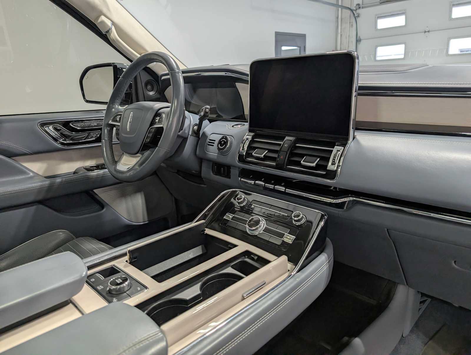 Used 2021 Lincoln Navigator L Black Label w/ Cargo Convenience Package AWD/4WD image 45