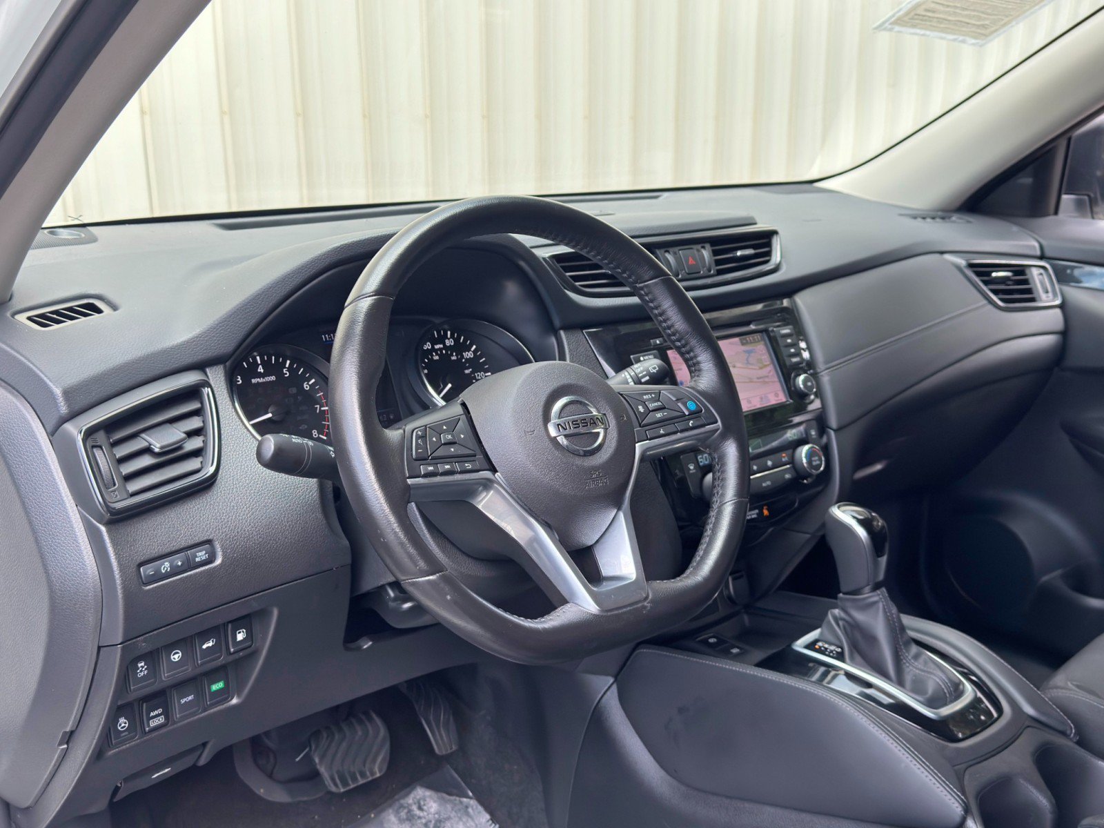Used 2018 Nissan Rogue SL w/ Premium Package AWD/4WD image 13