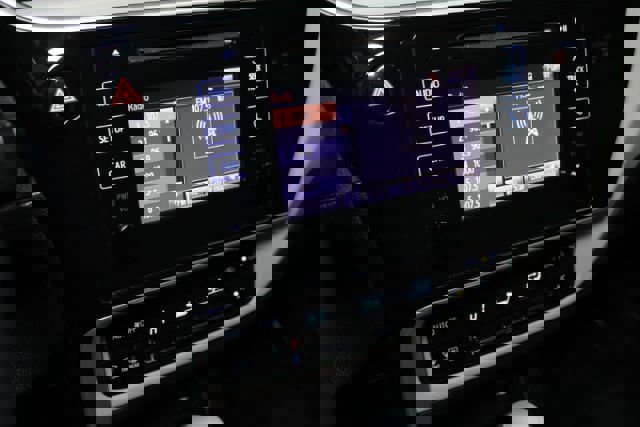 Used 2018 Toyota Corolla LE image 14