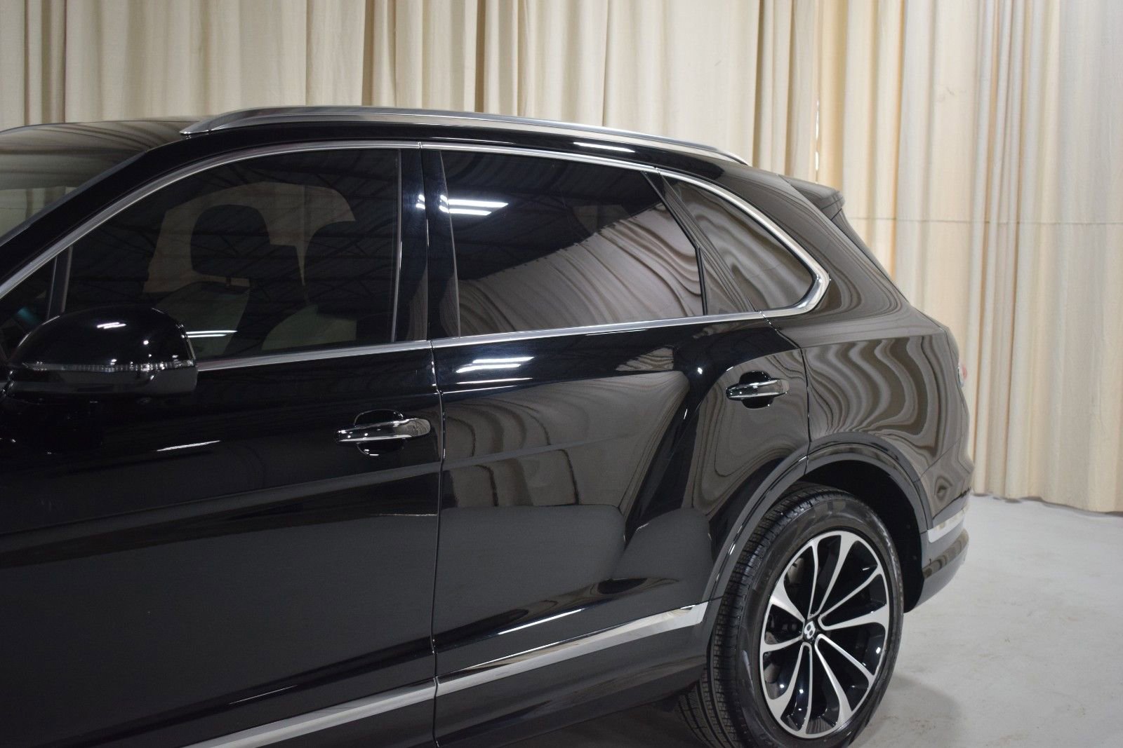 Certified 2024 Bentley Bentayga image 8