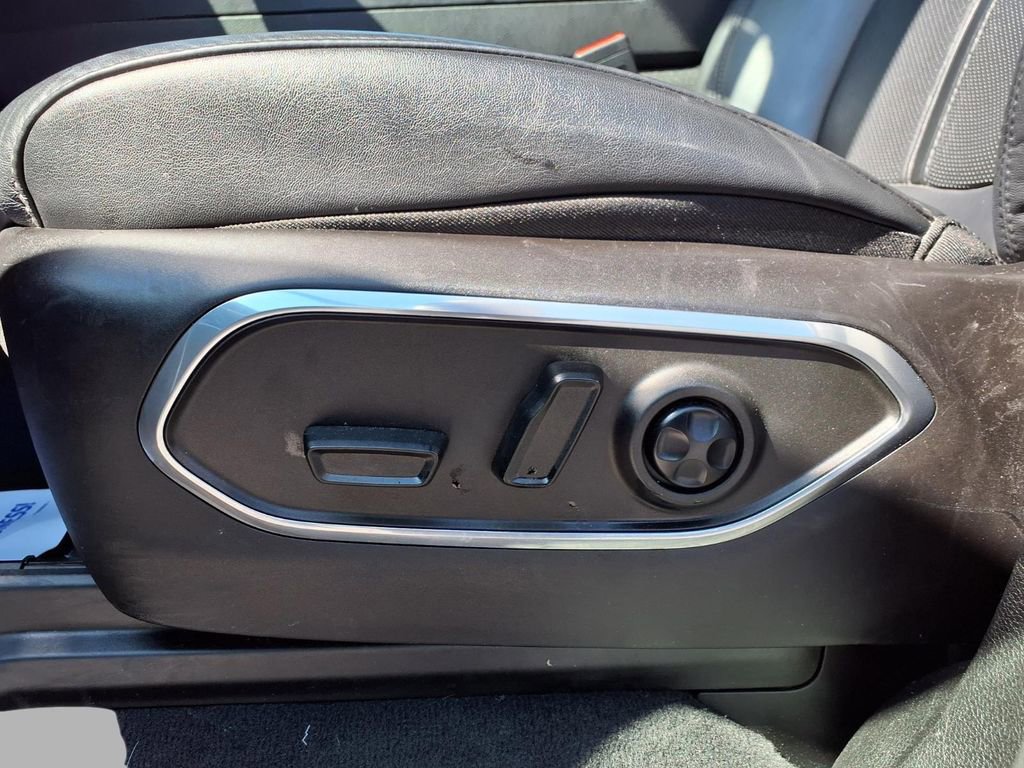 Used 2024 Jeep Wagoneer Series II w/ Flexible Seating Group image 26