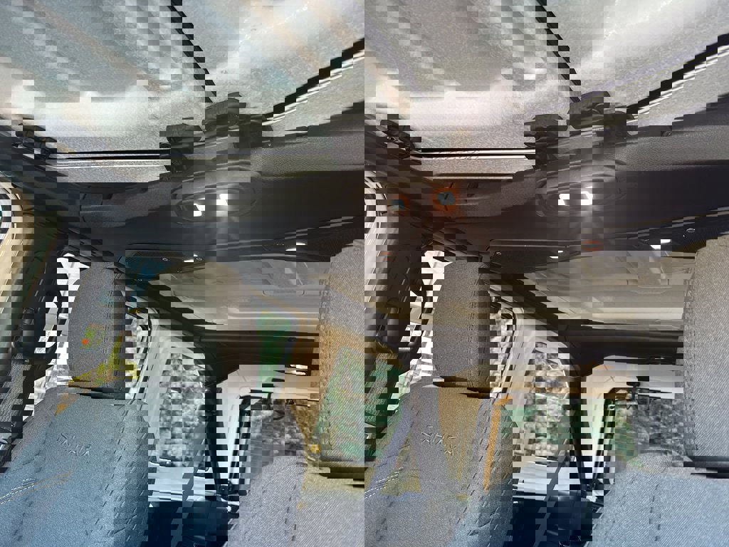 Used 2024 Jeep Wrangler Sahara image 28