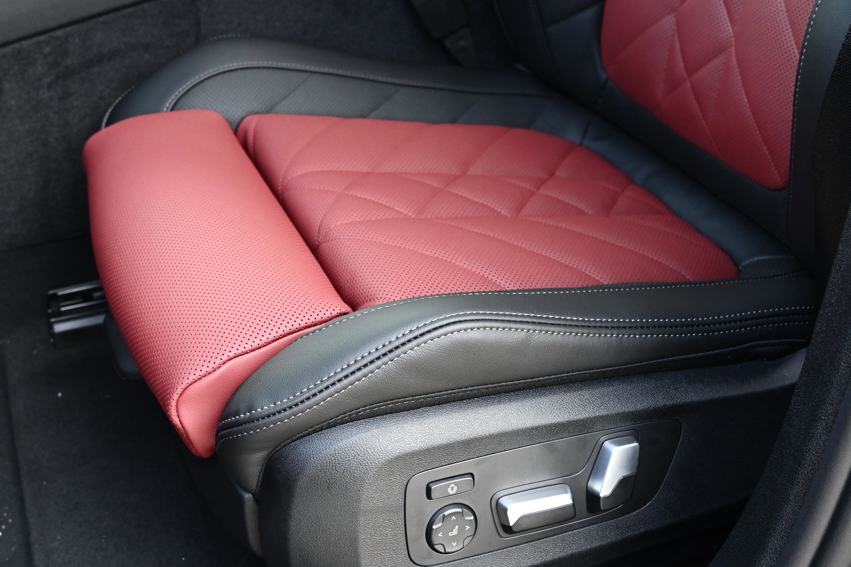 New 2026 BMW X6 xDrive40i w/ Premium Package image 26