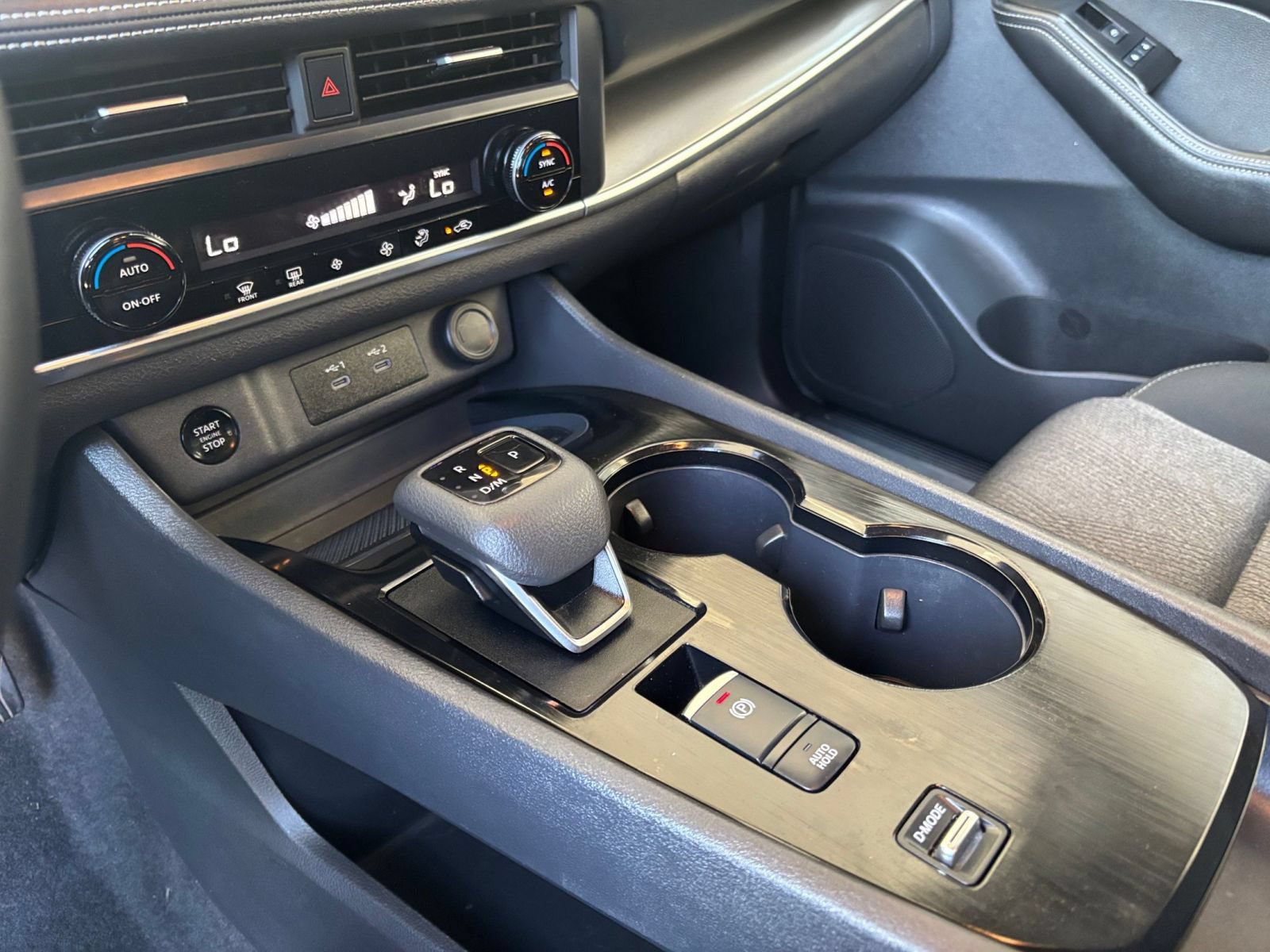 Used 2025 Nissan Rogue SV FWD image 43