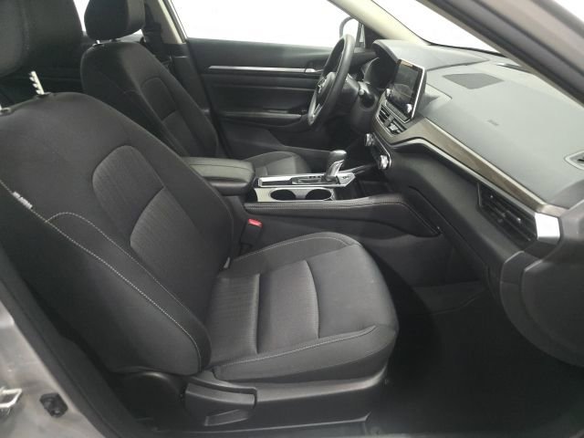 Used 2023 Nissan Altima 2.5 SV image 3