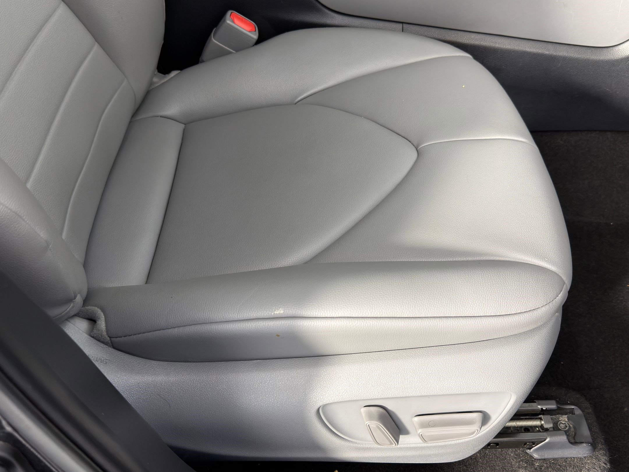 Used 2023 Toyota Highlander XLE image 32