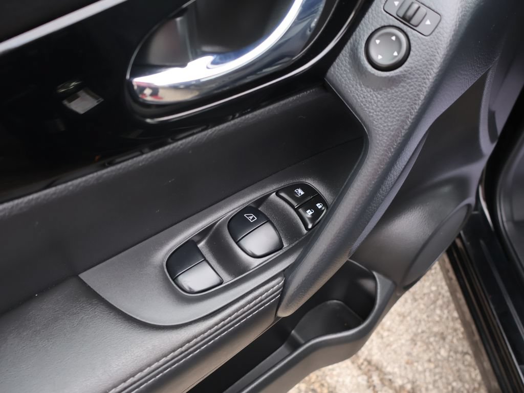 Used 2022 Nissan Rogue Sport SL AWD/4WD image 15