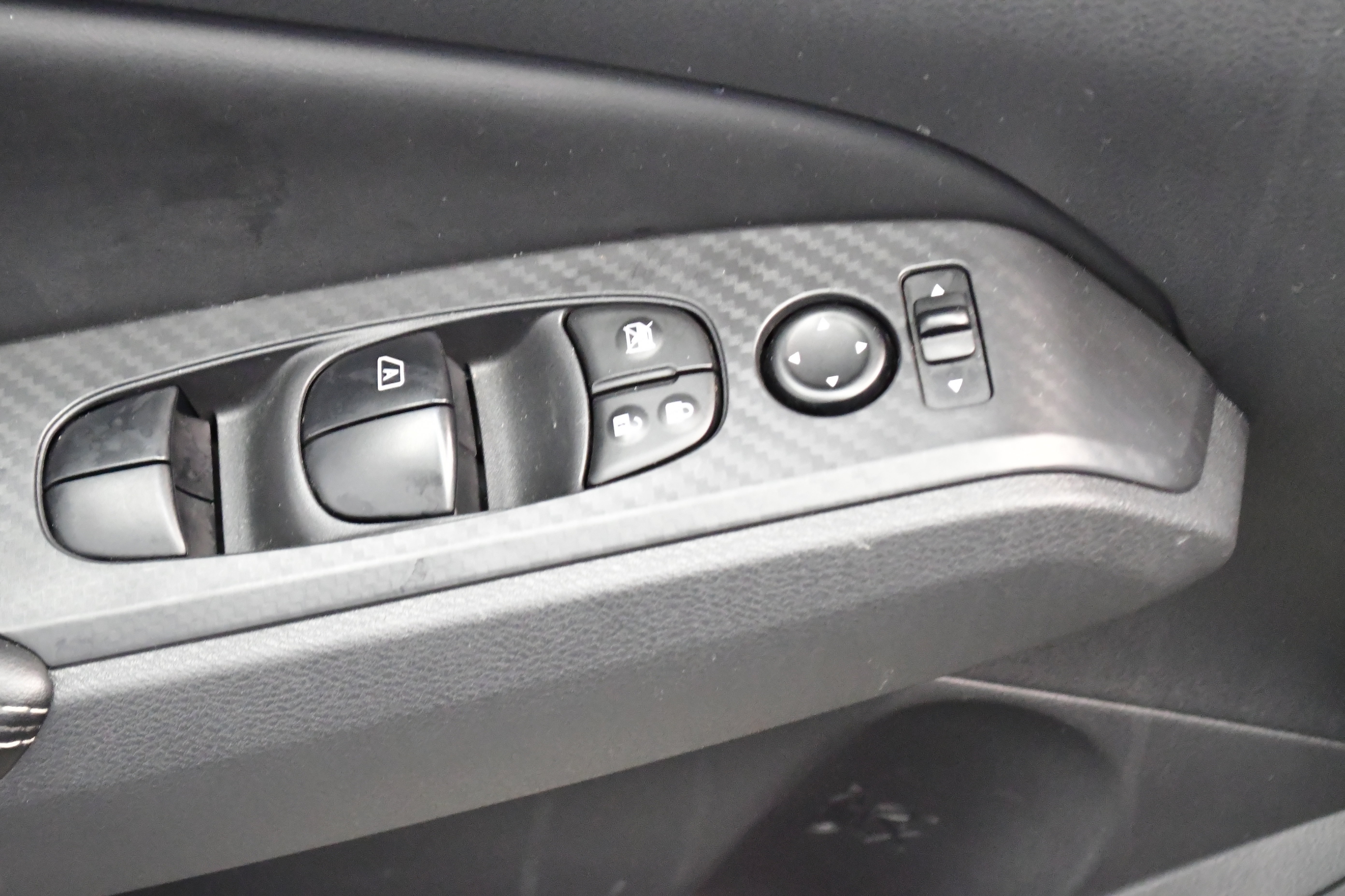 Used 2025 Nissan Altima 2.5 SV FWD image 15
