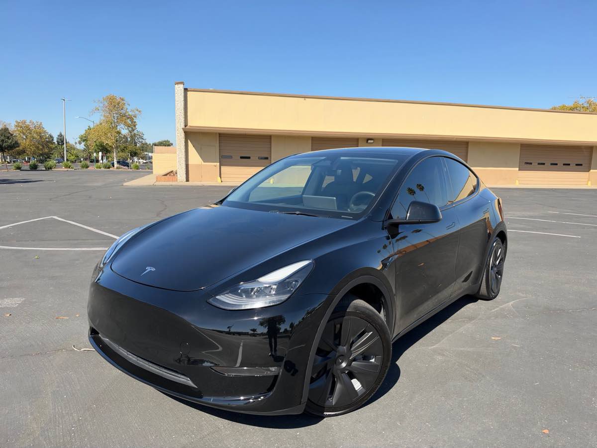 Used 2024 Tesla Model Y Long Range AWD/4WD image 3