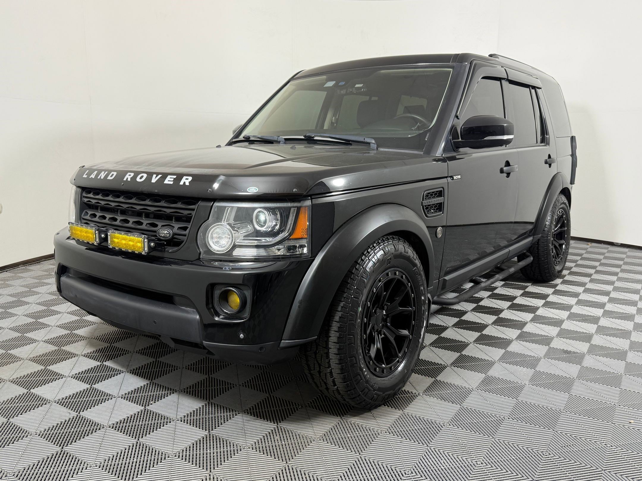 Used 2016 Land Rover LR4 HSE image 1