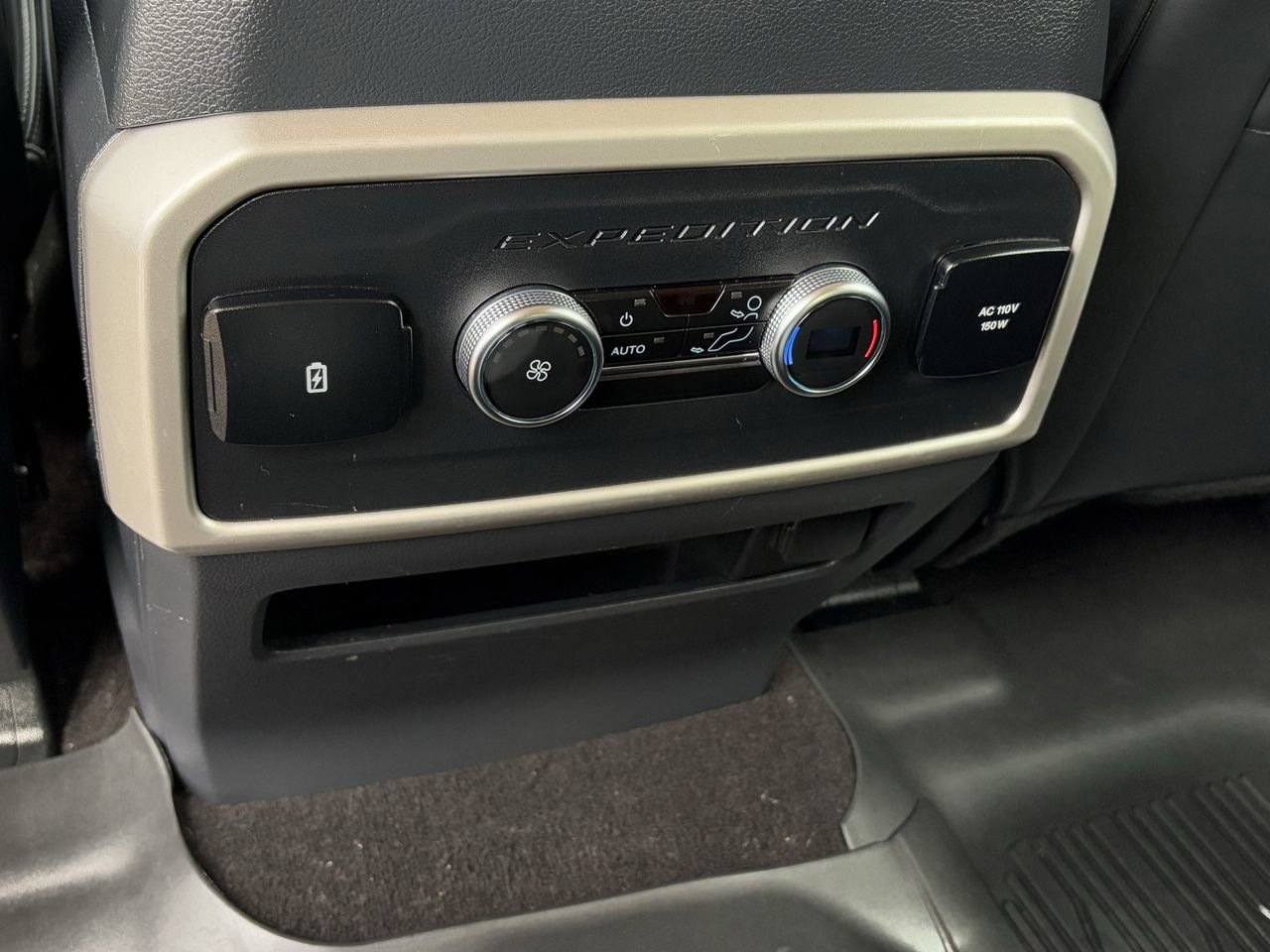 Used 2023 Ford Expedition XLT image 22