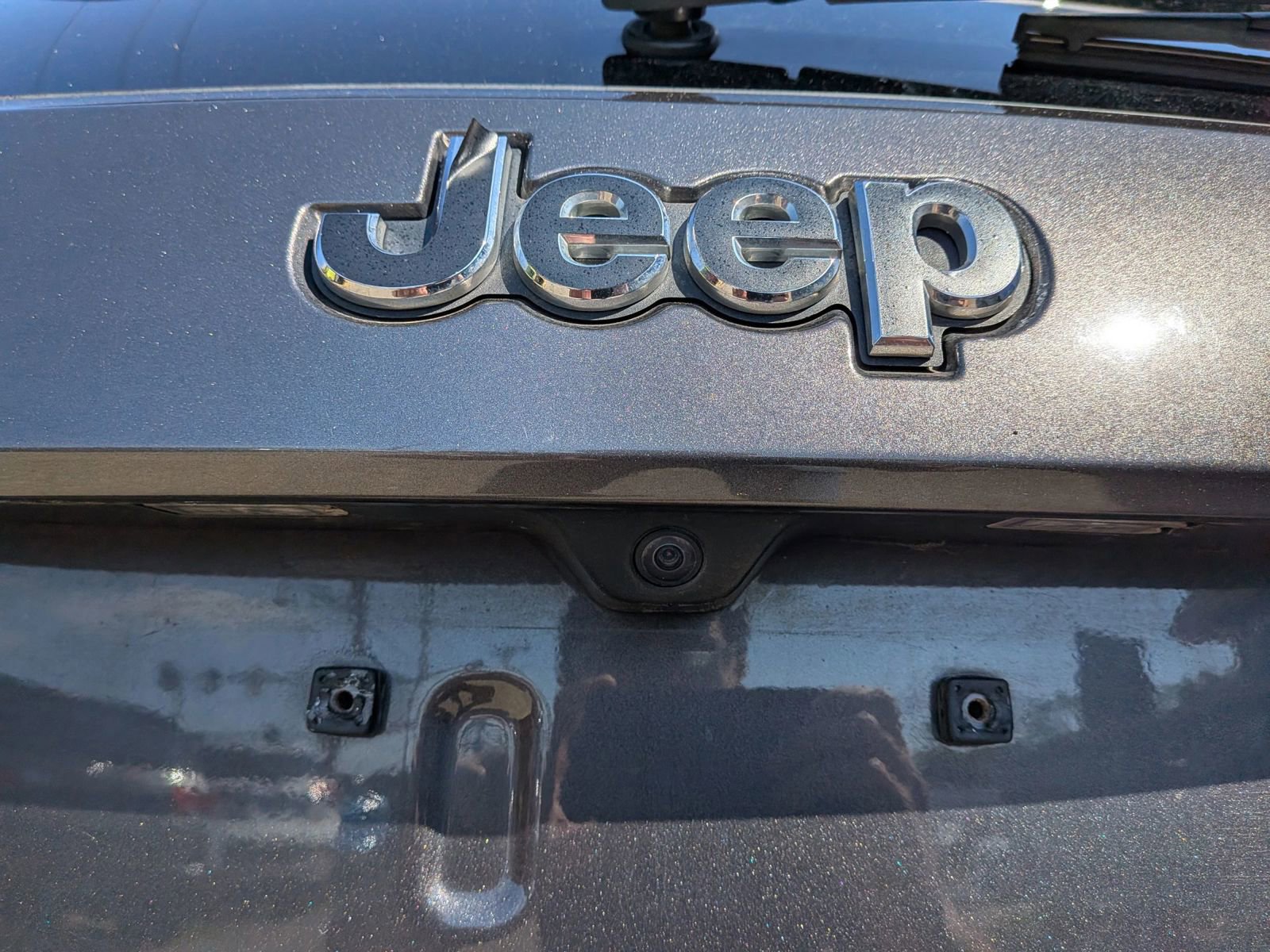 Used 2019 Jeep Grand Cherokee Laredo AWD/4WD image 16