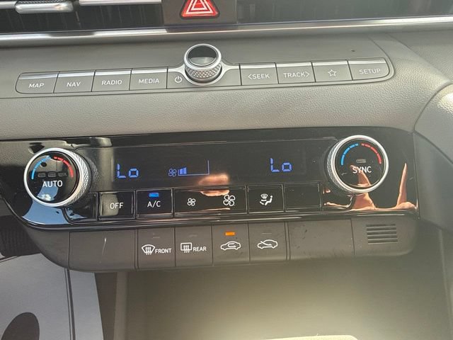 Used 2024 Hyundai Elantra SEL FWD image 16