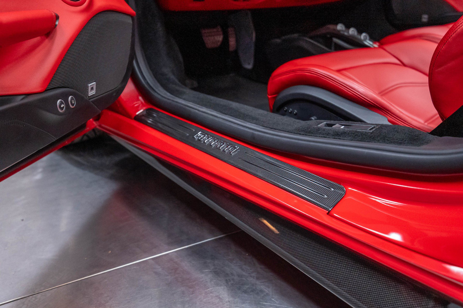Used 2018 Ferrari 488 Spider RWD image 9