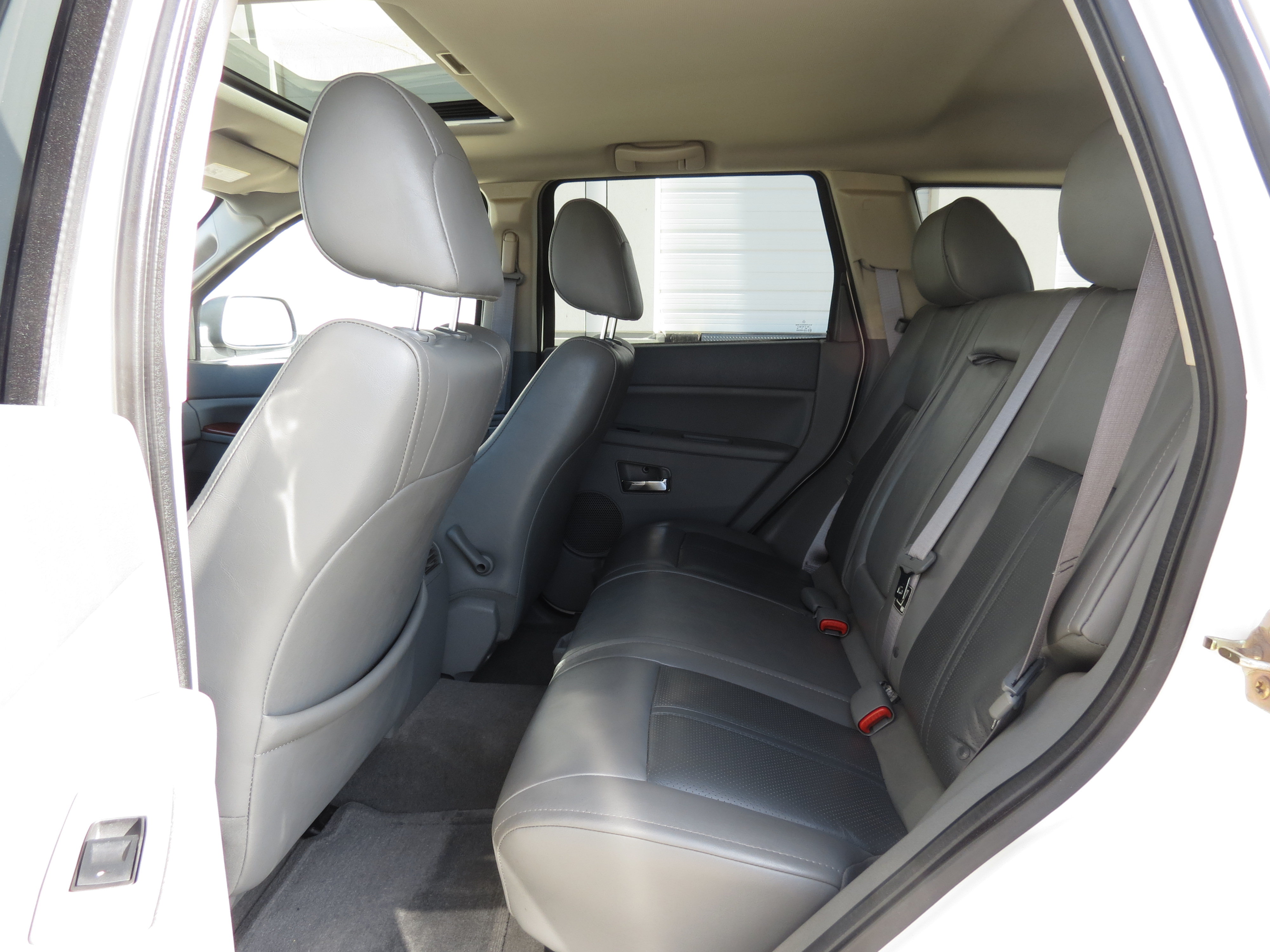 Used 2005 Jeep Grand Cherokee Limited AWD/4WD image 25