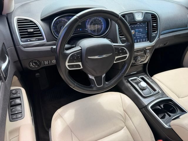 Used 2017 Chrysler 300 Limited w/ Value Package RWD image 19