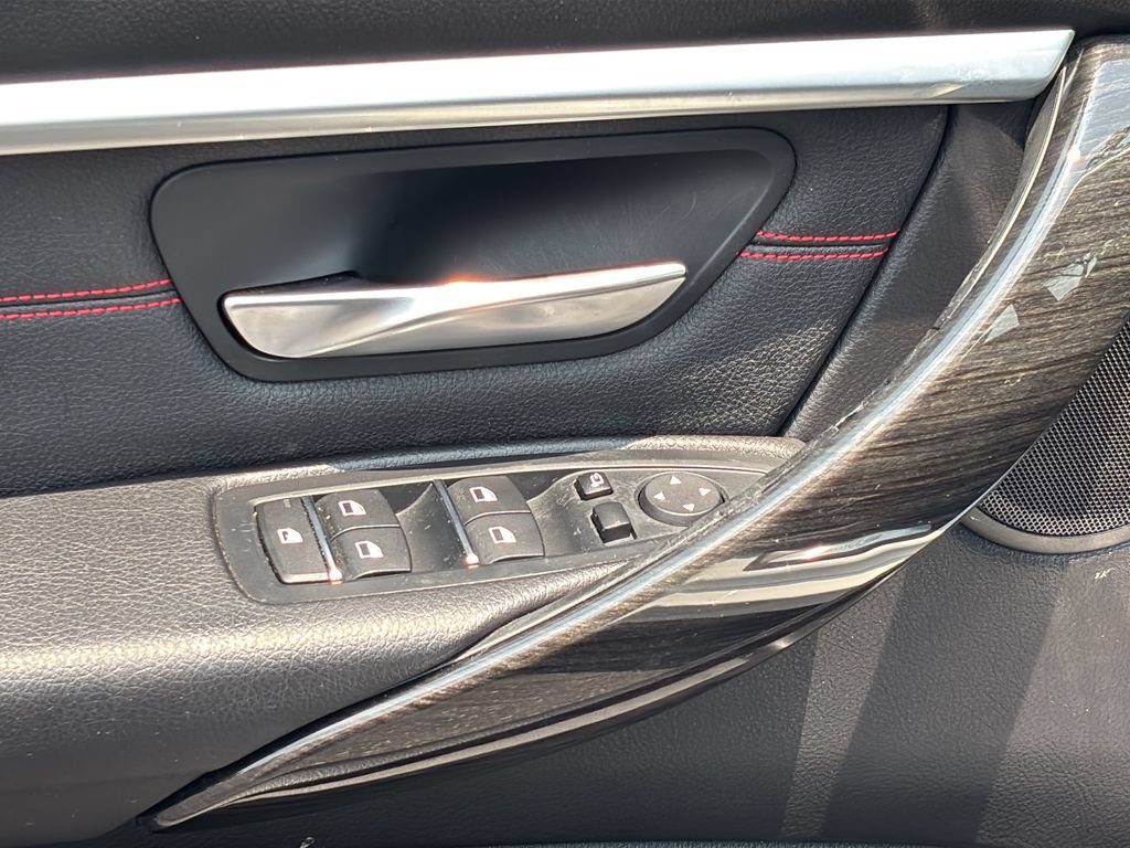 Used 2018 BMW 330e w/ Convenience Package RWD image 12